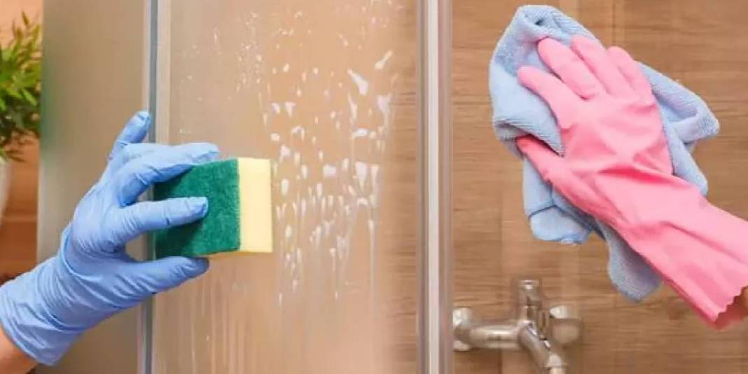 Ne sirke ne karbonat! Duşakabin temizliği artık dakikalar sürüyor: Bu iki malzeme pırıl pırıl yapıyor 1